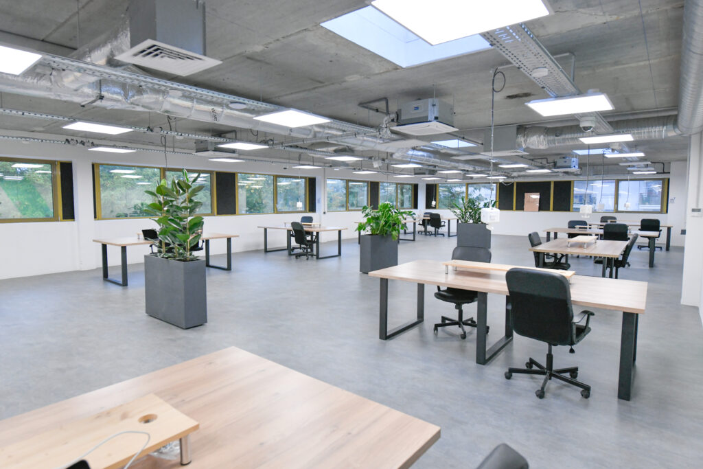 Photo d'un espace de travail à Poissy