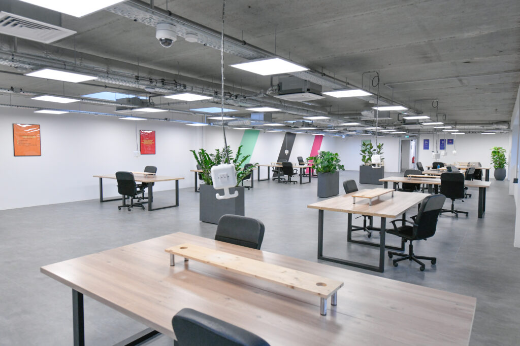 Photo d'un espace de travail à centre Lockall