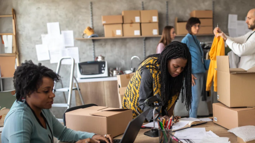 Personnes dans un espace de travail